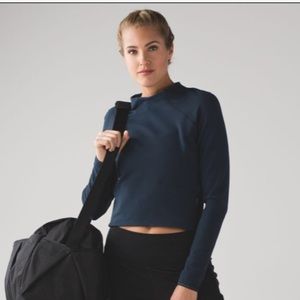 Lululemon. Size 4. Hill and Valley mock neck top.